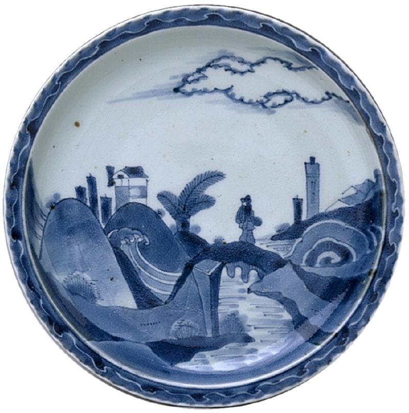 Bord van Japans porselein op voetring met Scheveningen decor